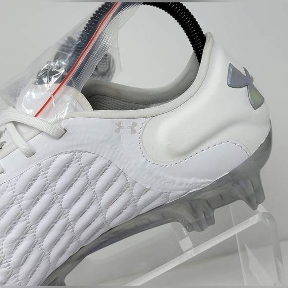Under Armour Magnetico Elite 3 FG Soccer Cleats White Womens Sz 6.5  3027160-100 - Picture 8 of 11